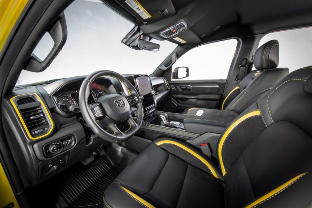 Interior da Picape Ram 1500 TRX Gold Shot Concept. Veículo da Stellantis foi apresentado durante o Sema Show.