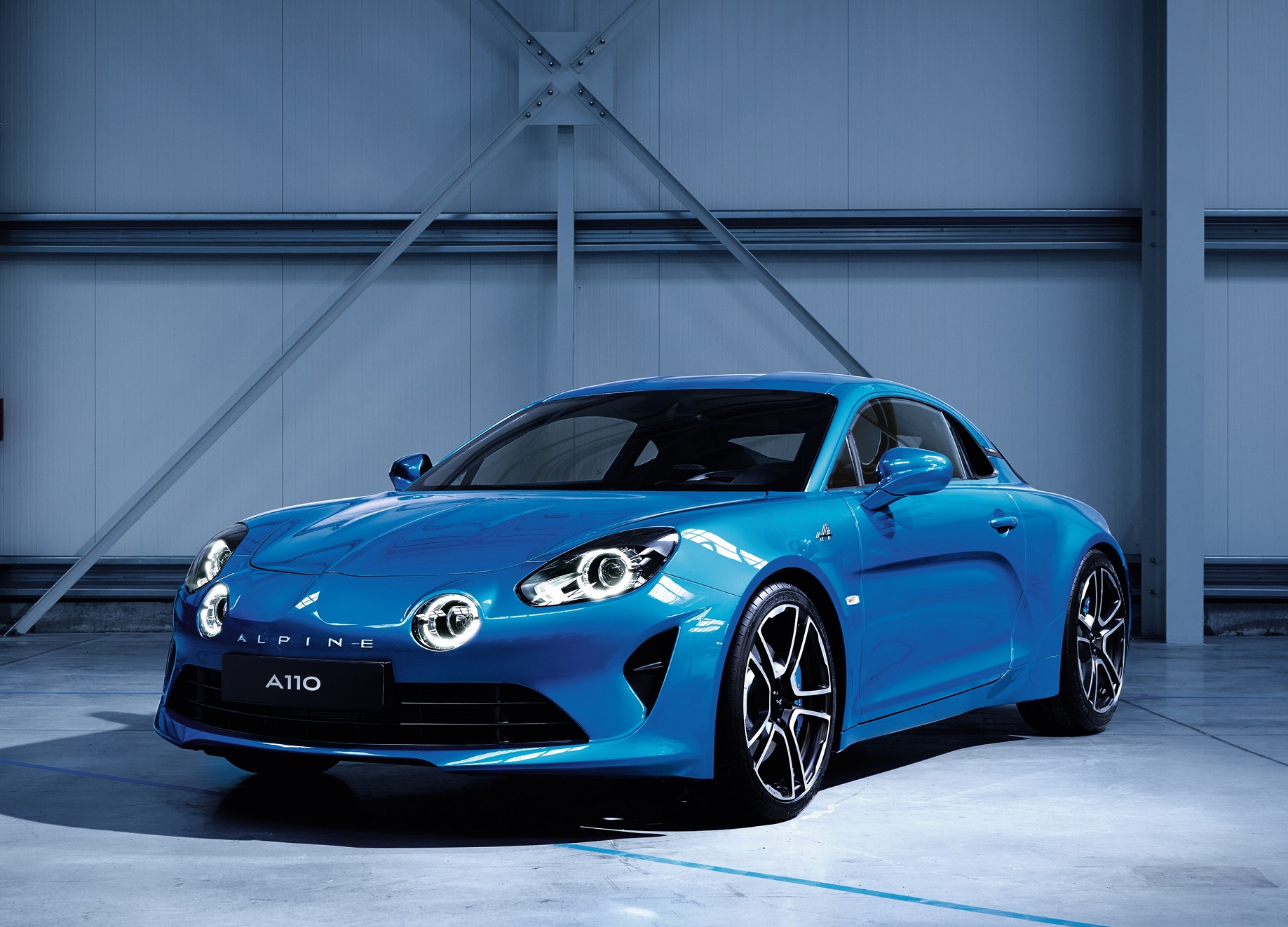 Alpine A110 azul de frente