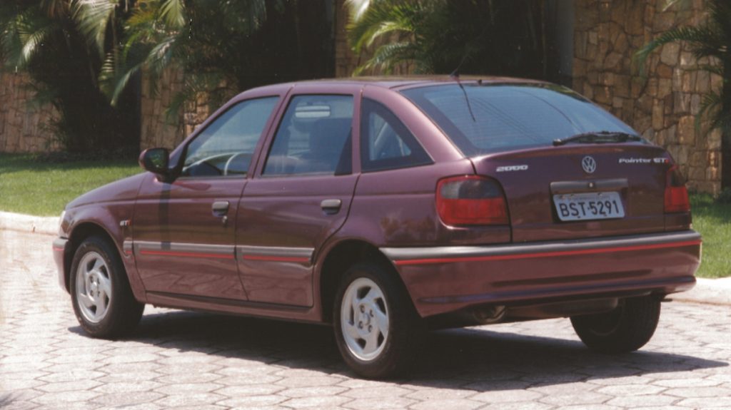 Volkswagen Logus de traseira, modelo que tem um exemplar exposto na Garagem de Clássicos da Volkswagen. Modelo representa a fase da Autolatina.