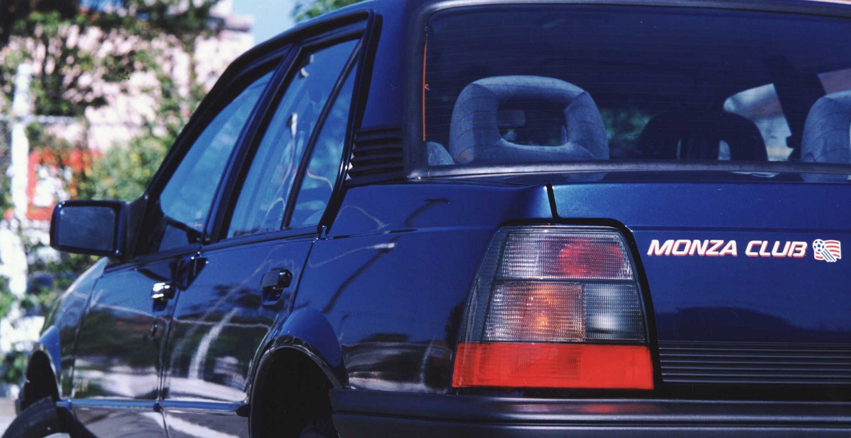 Chevrolet Monza 1994 azul série especial Club detalhe da traseira