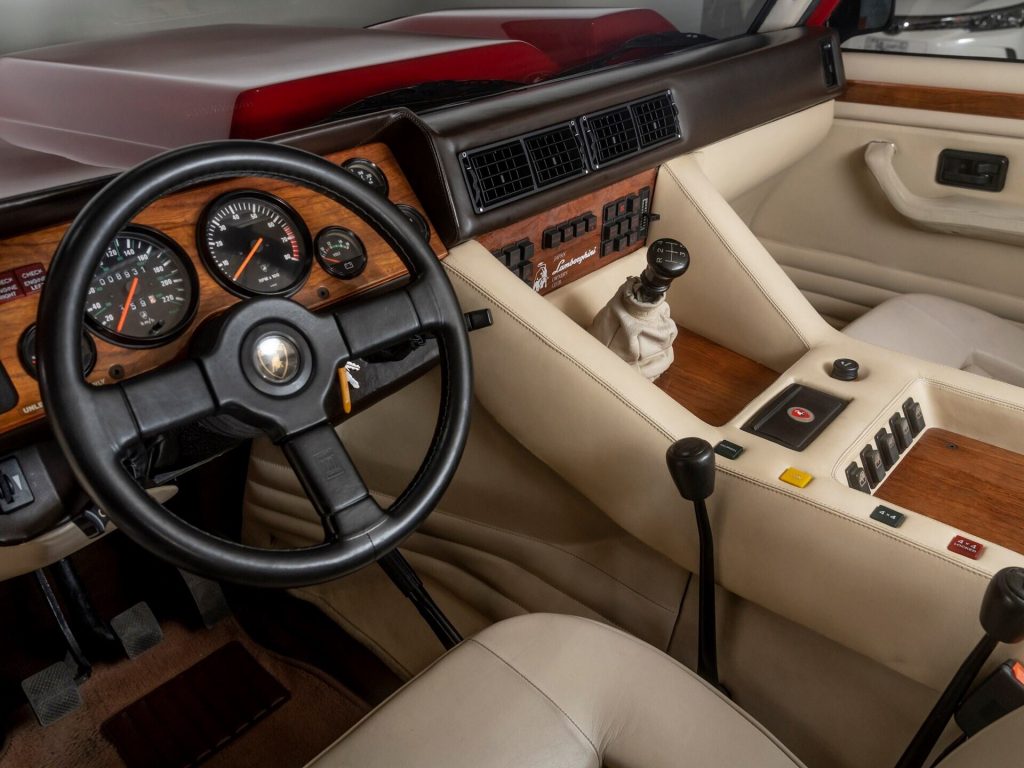 Interior do Lamborghini LM002, a Rambo Lambo, ano 1991.