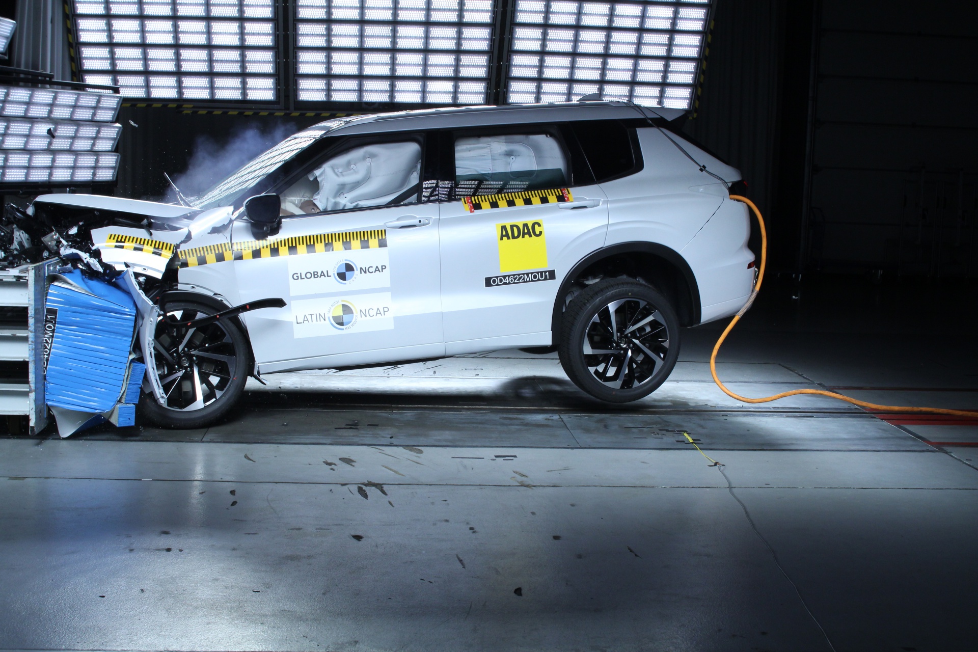 Mitsubishi Outlander e seus 7 Airbags sendo testados no Latin NCAP</p>
<p class=