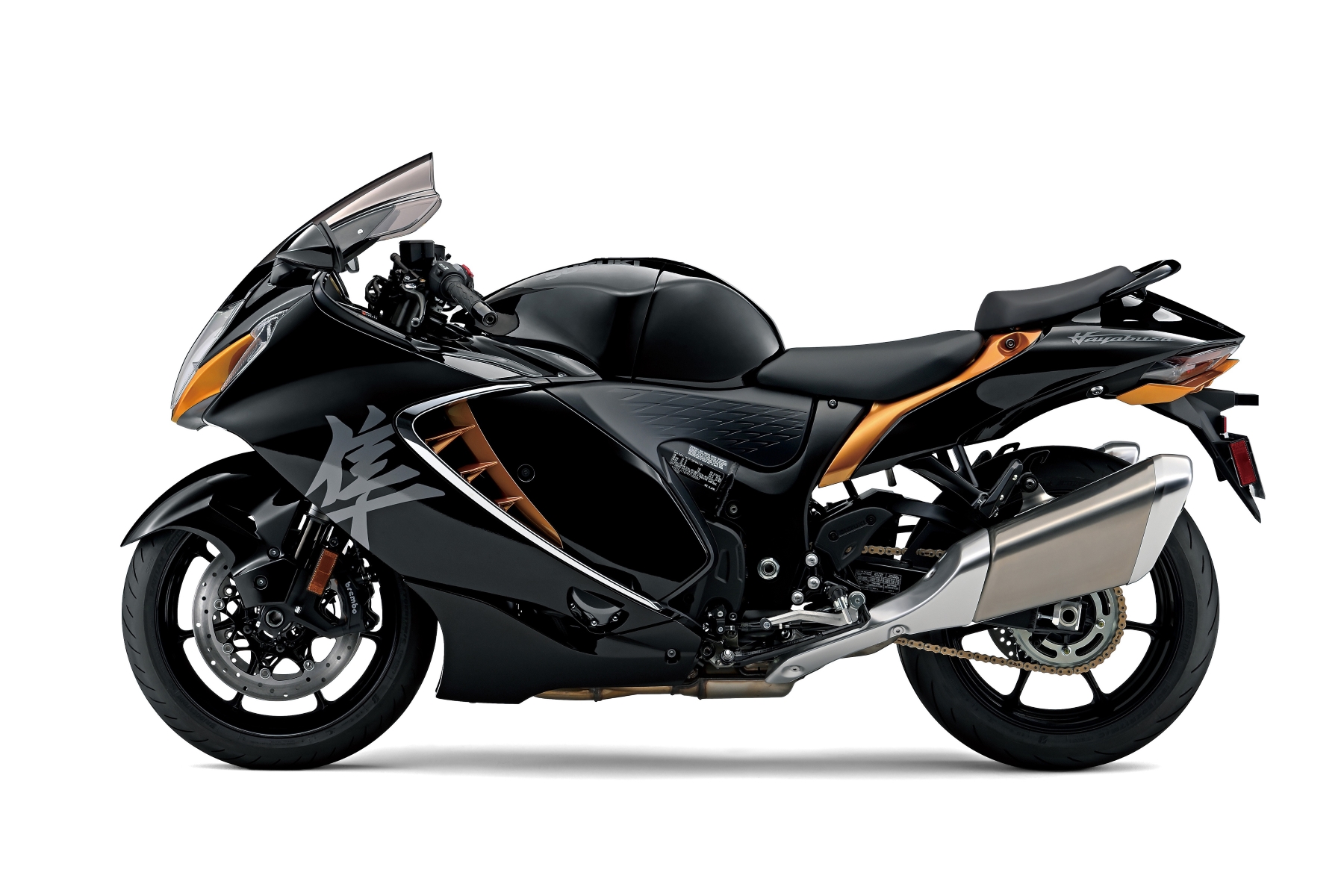 Suzuki Hayabusa GSC 1300R modelo 2023 preta com detalhes cinza laranja de lado no estúdio