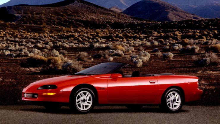 Chevrolet Camaro Z28 1993 Conversivel vermelho de frente