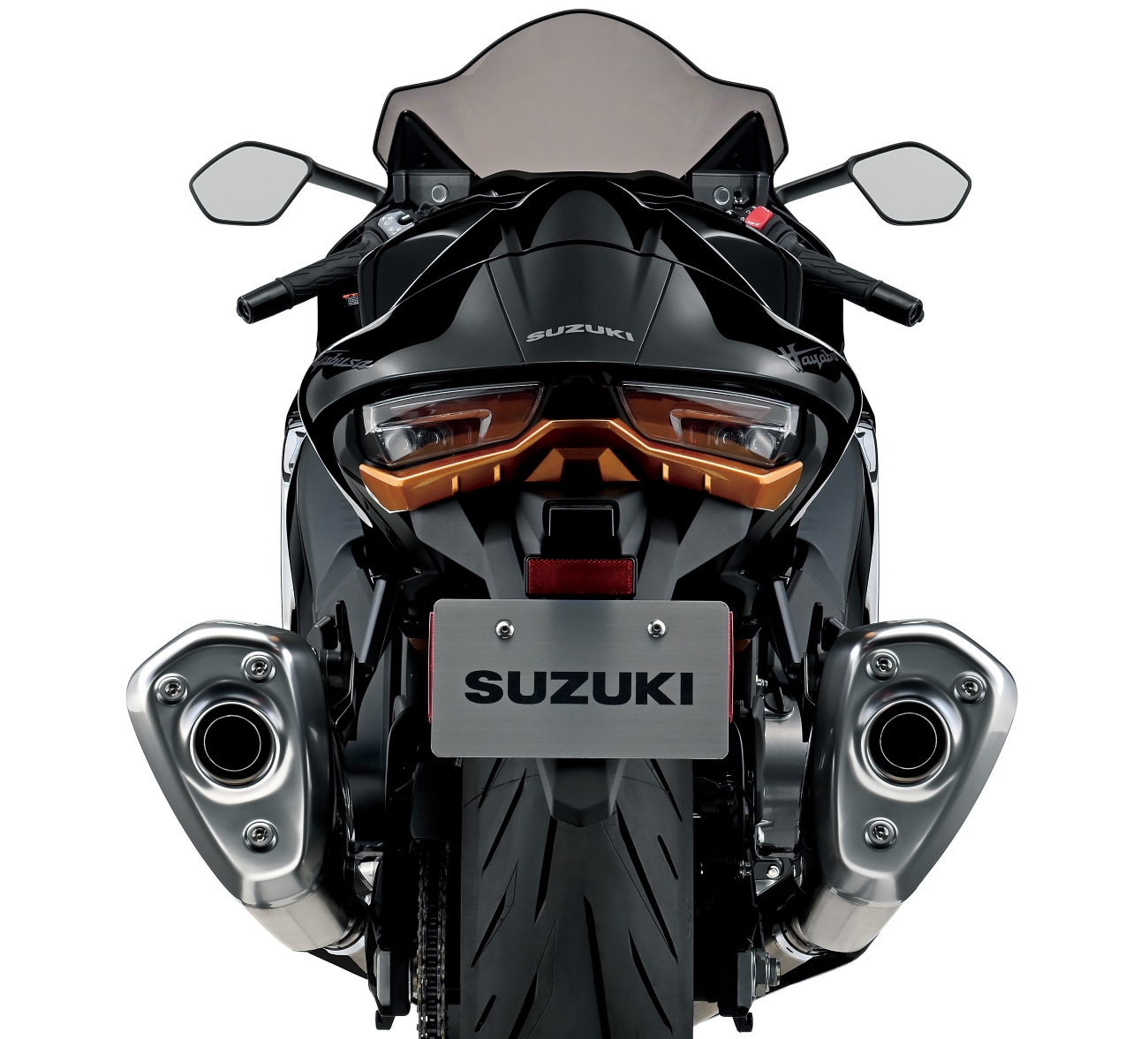 Suzuki Hayabusa GSC 1300R modelo 2023 preta com detalhes cinza laranja traseira escapamento no estúdio