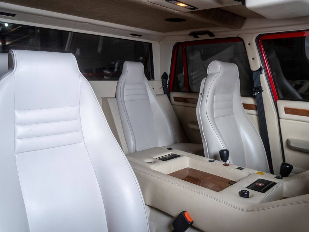 Interior da Lamborghini LM002, a Rambo Lambo, ano 1991.