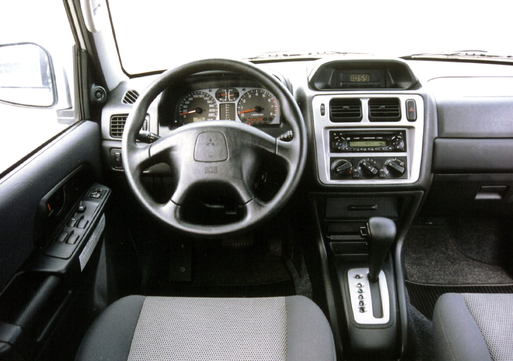 Mitsubishi Pajero TR4 modelo 2002 prata interior painel câmbio automático