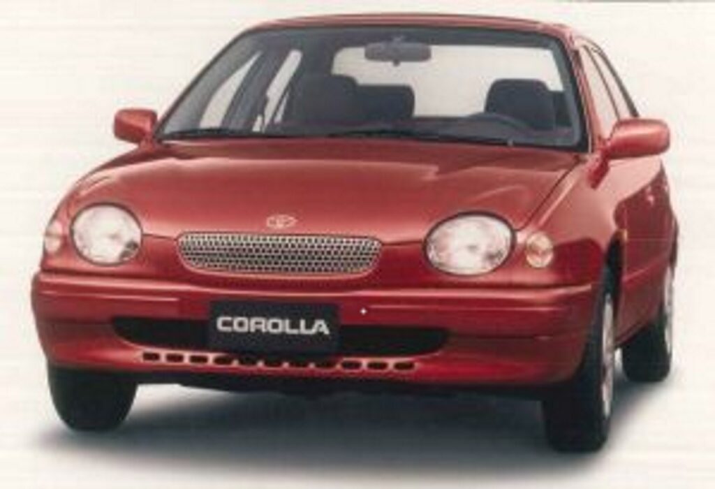 Toyota Corolla 1998 oitava geração sedan vermelho de frente