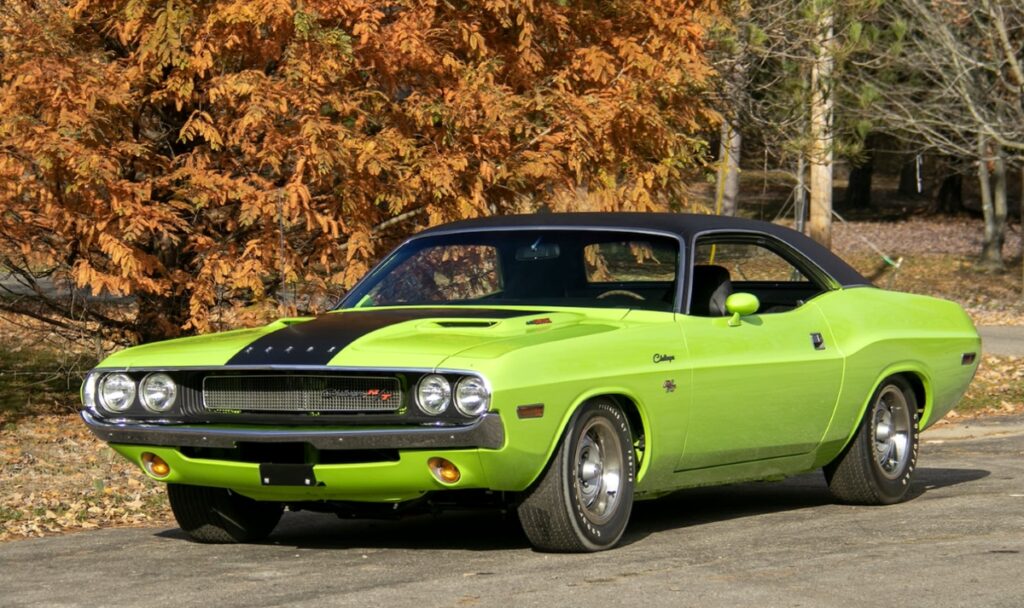 Dodge Challenger R/T 1970 de frente estacionado