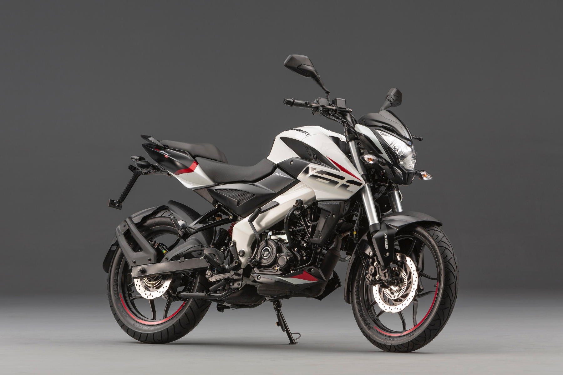 Bajaj Chega Ao Brasil Com Os Modelos Dominar 160 200 E 400