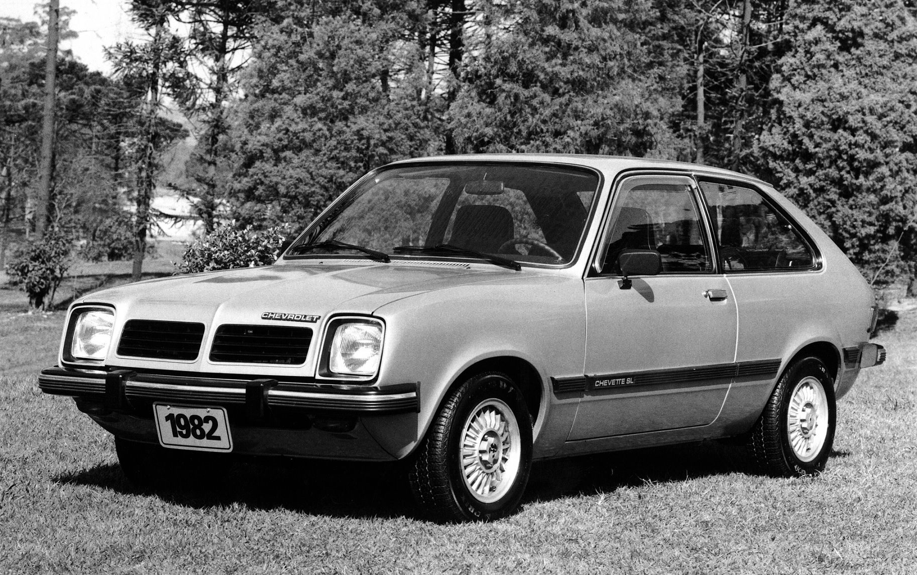 Chevrolet Chevette hatch 1982 de frente estacionado