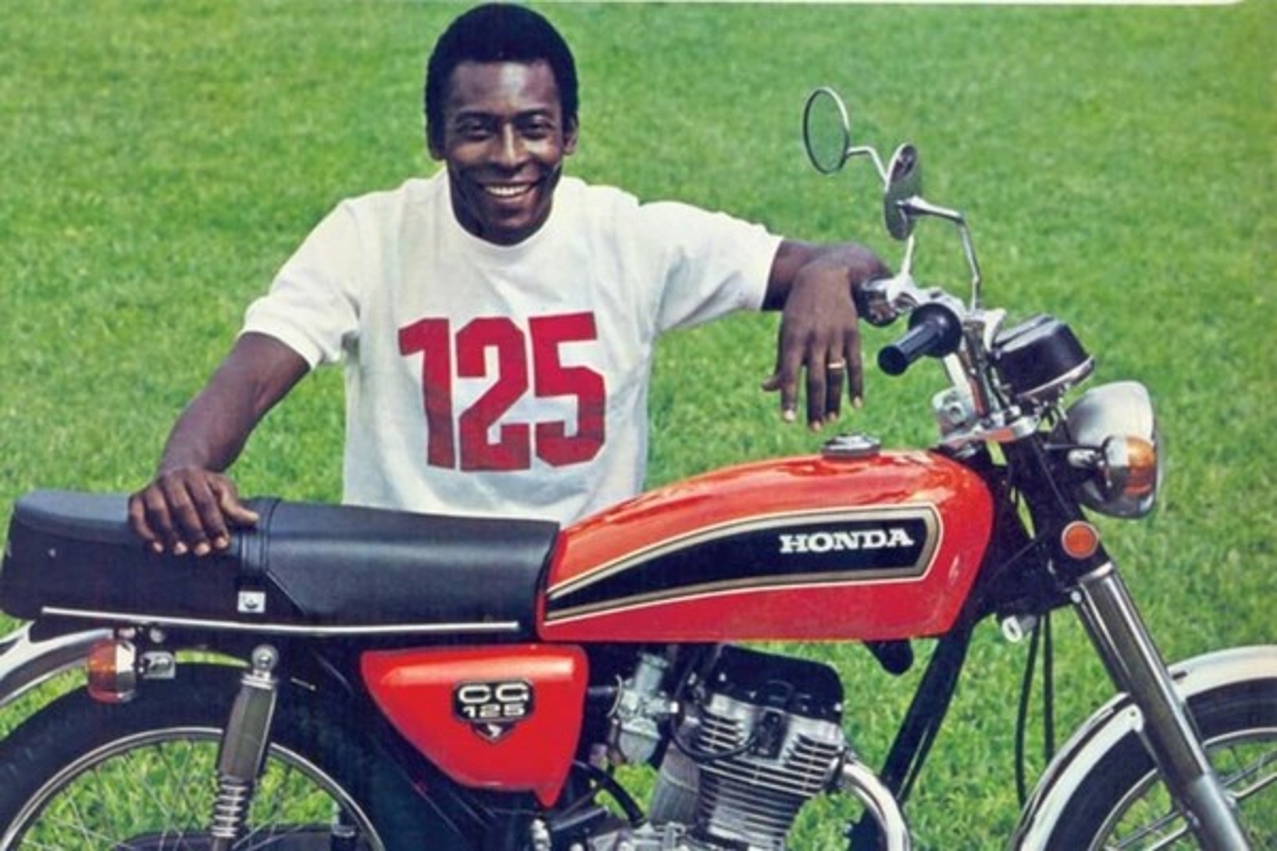 Como garoto propaganda da Honda CG 125, Pelé ajudou a impulsionar as vendas do modelo