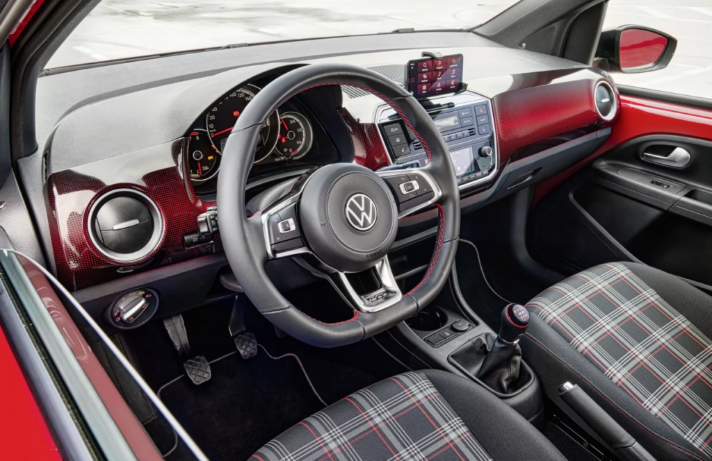 Parte interior da frente do Volkswagen Up! GTI.