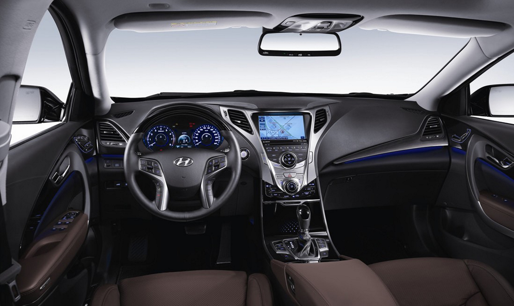 Hyundai Azera prata modelo 2011 interior painel bancos volante no estúdio
