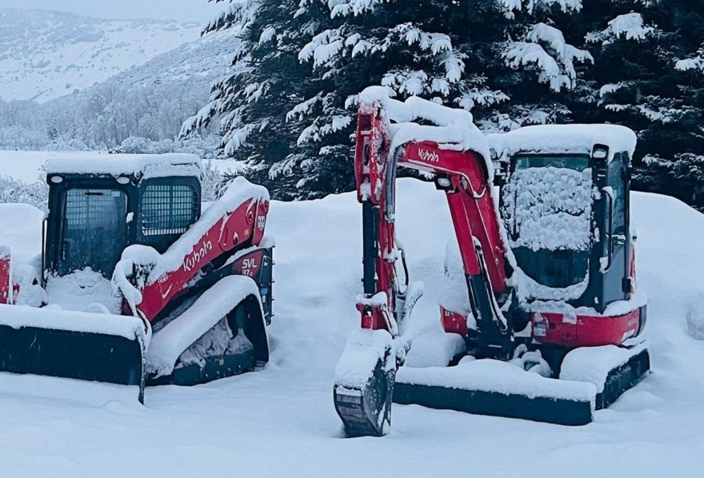 Ken Block postou maquinas de neve que usou para demarcar o circuito.