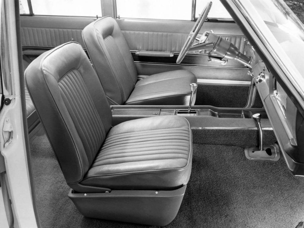 Interior do Jeep Super Wagoneer