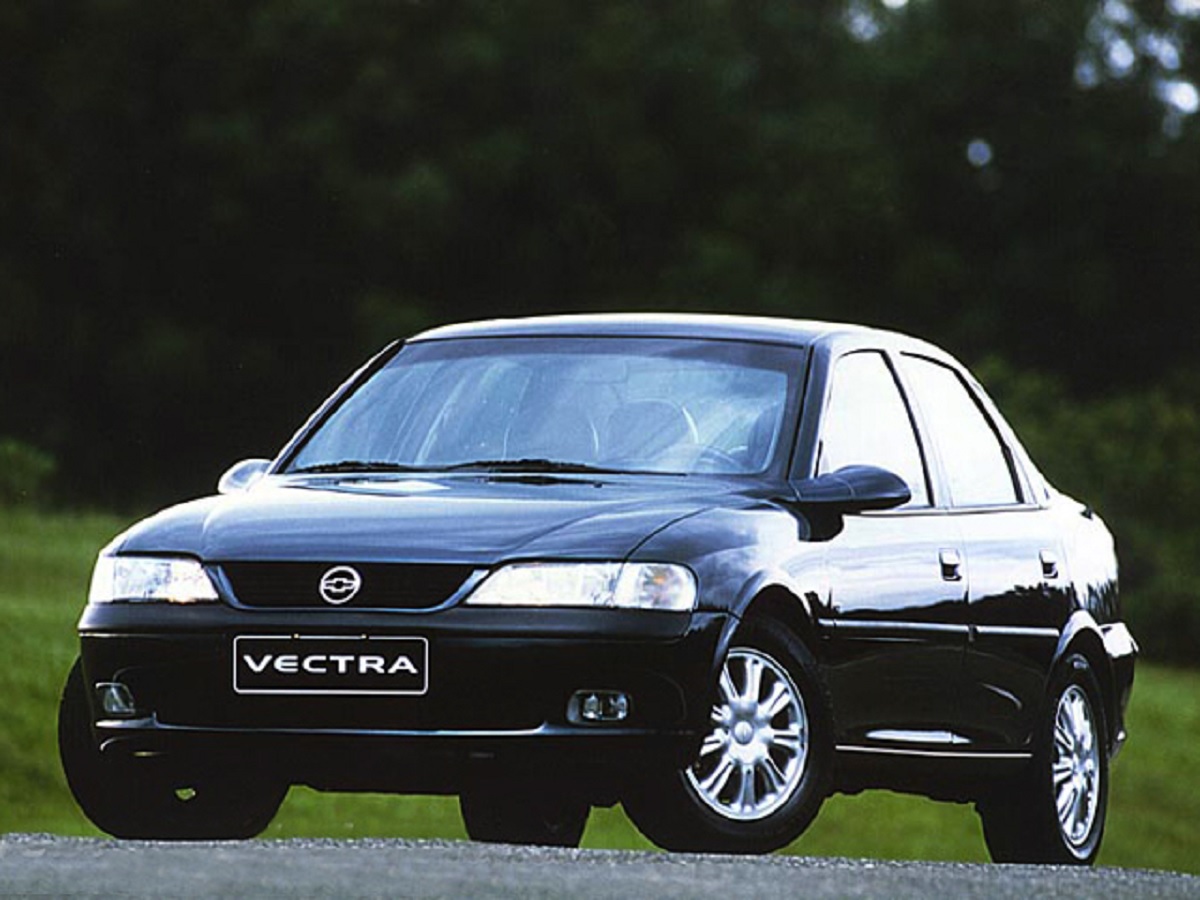 Chevrolet Vectra CD 1998 azul de frente estacionado