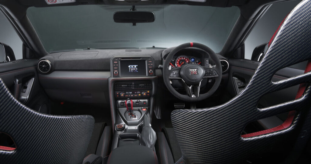 Interior do GT-R Nismo.