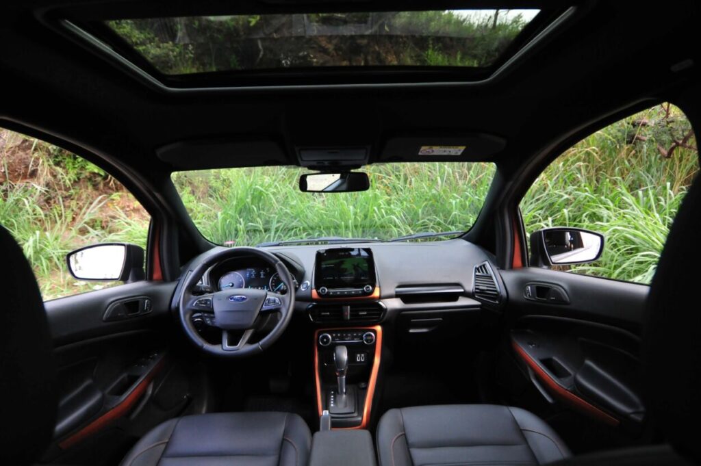 Ford EcoSport Storm modelo 2018 marrom interior painel bancos