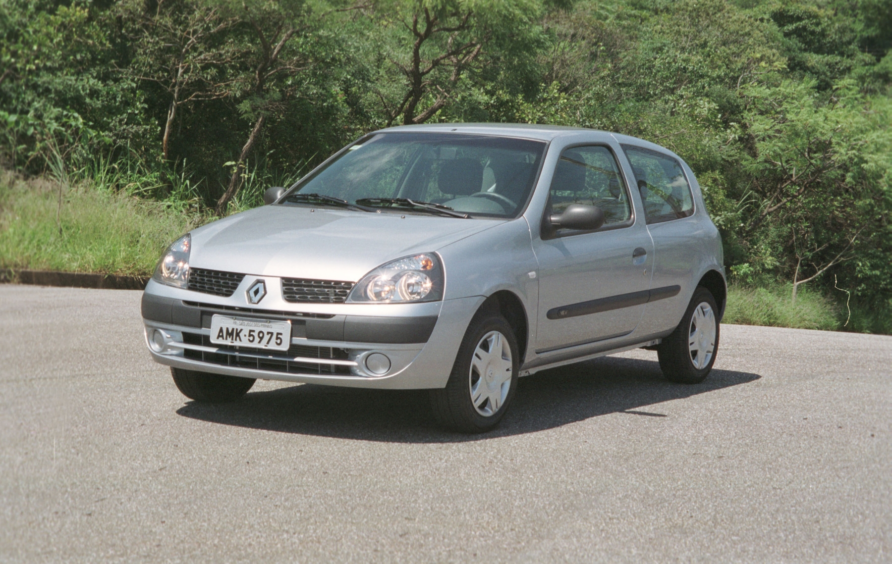Renault Clio 1.0 16V modelo 2005