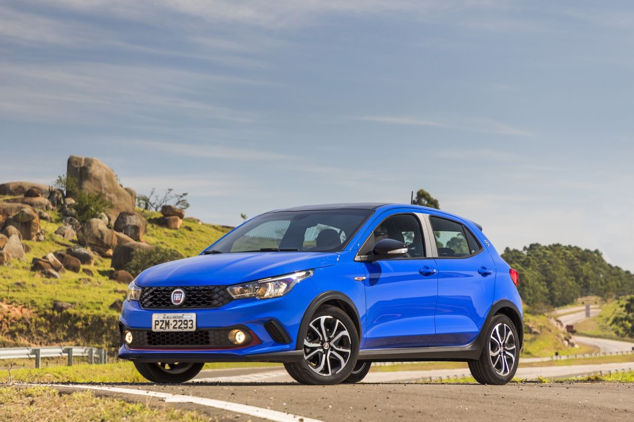 Fiat Argo HGT 1.8 2018 azul de frente