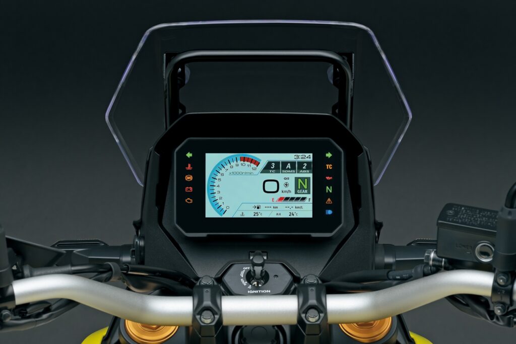 Suzuki V-Strom 800 modelo 2023 detalhe painel digital no estúdio