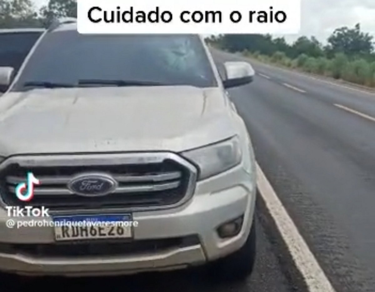 Ford Ranger atingida por um raio.