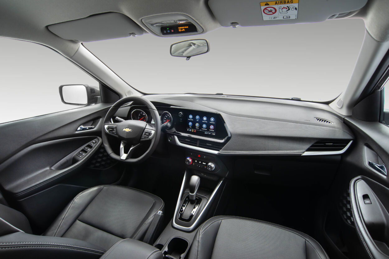 Interior da nova picape Chevrolet Montana. Painel frontal.