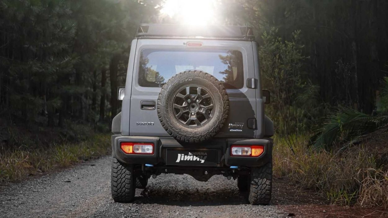 Suzuki Jimny série especial 4Sport de traseira