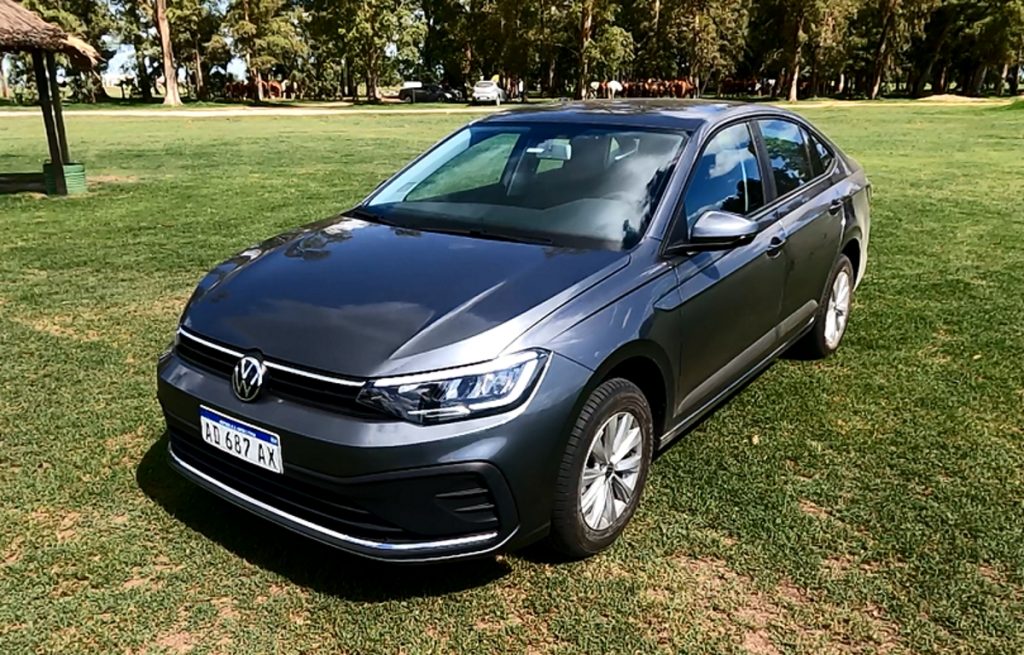 Volkswagen Virtus 2024 170 TSI manual, de frente.