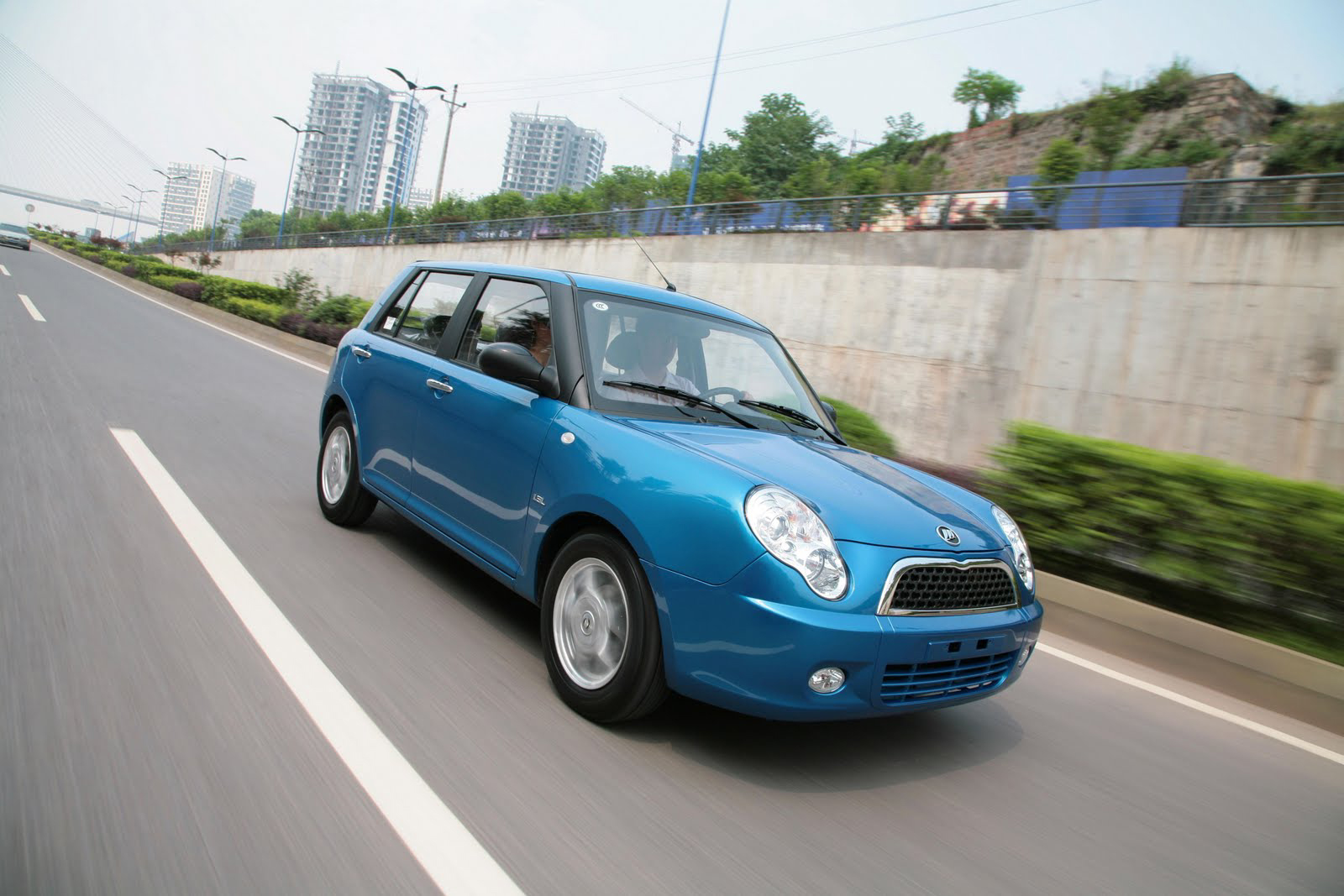 Um dos primeiros carros chineses a desembarcar no Brasil, Lifan 320 era uma cópia do Mini Cooper