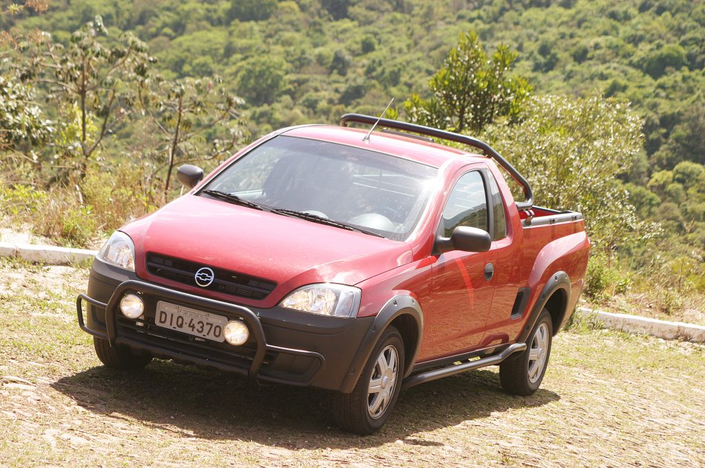 Chevrolet Montana Off-Road; para matéria de carros fantasiados no Carnaval.