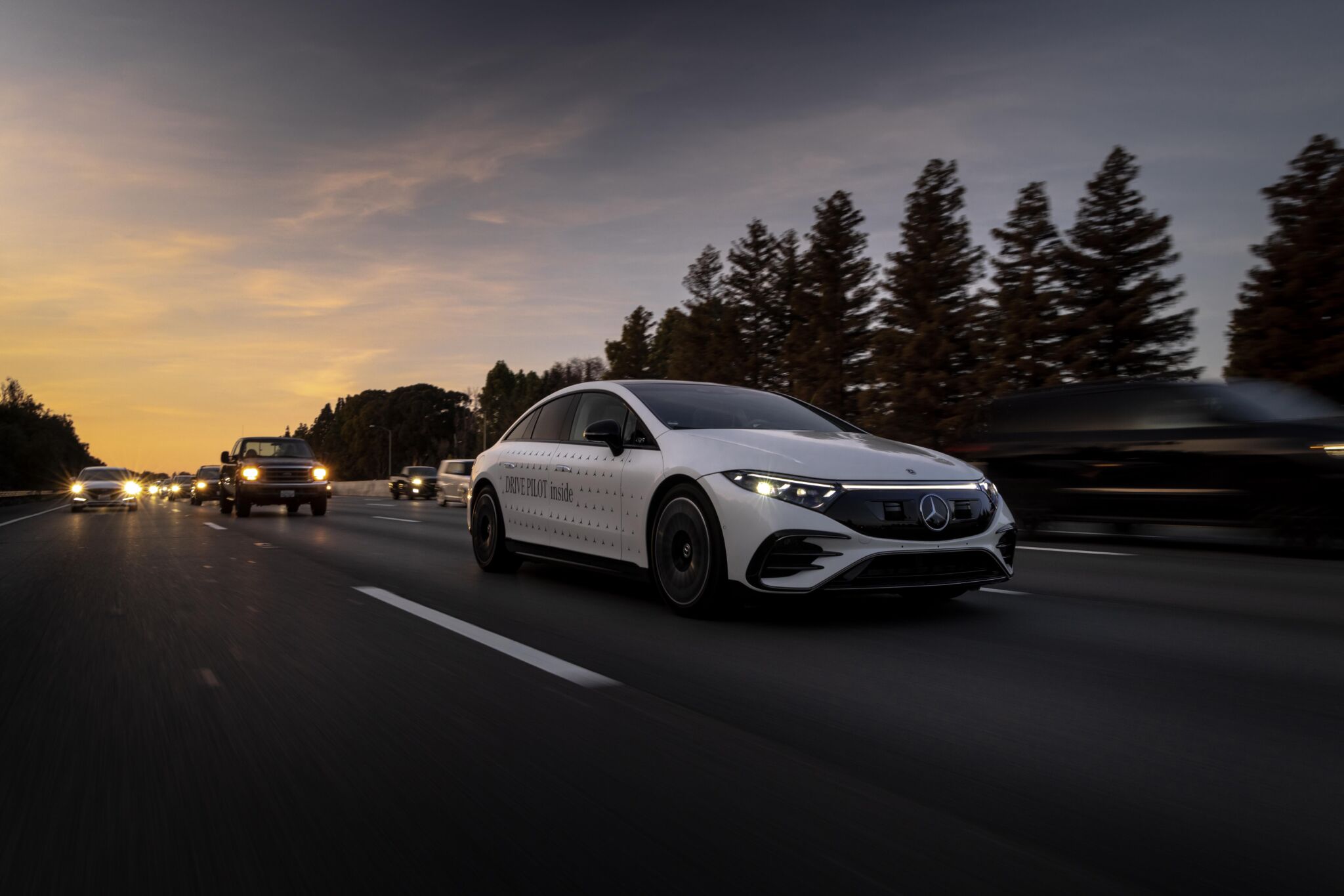 Modelo Mercedes-Benz com piloto automático de nível três