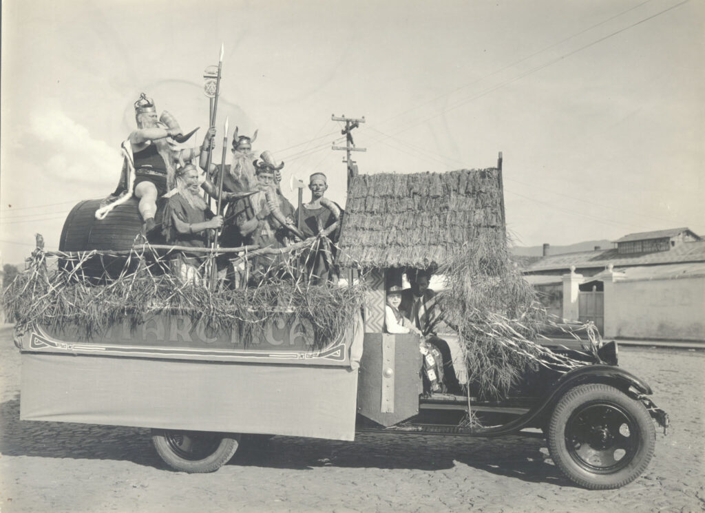 Carros alegóricos em Belo Horizonte. Foto de 1920