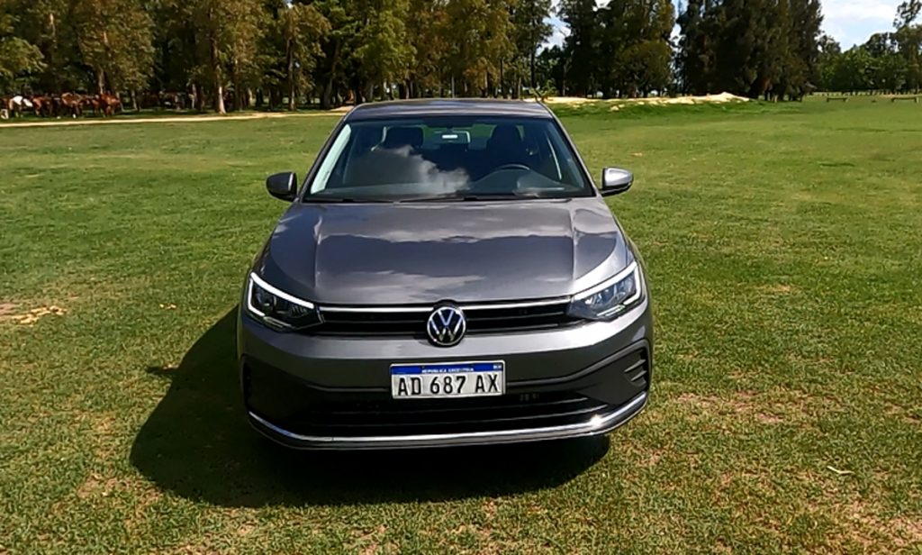 Volkswagen Virtus 2024 170 TSI manual, de frente.