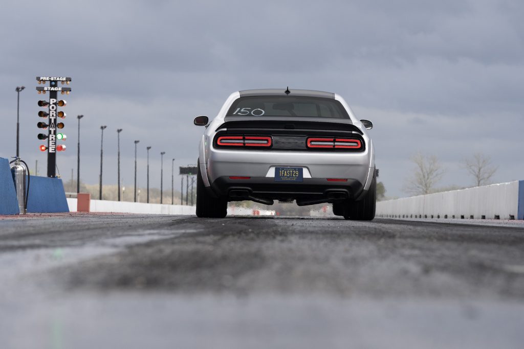 Dodge Challenger SRT Demon 170 de traseira.