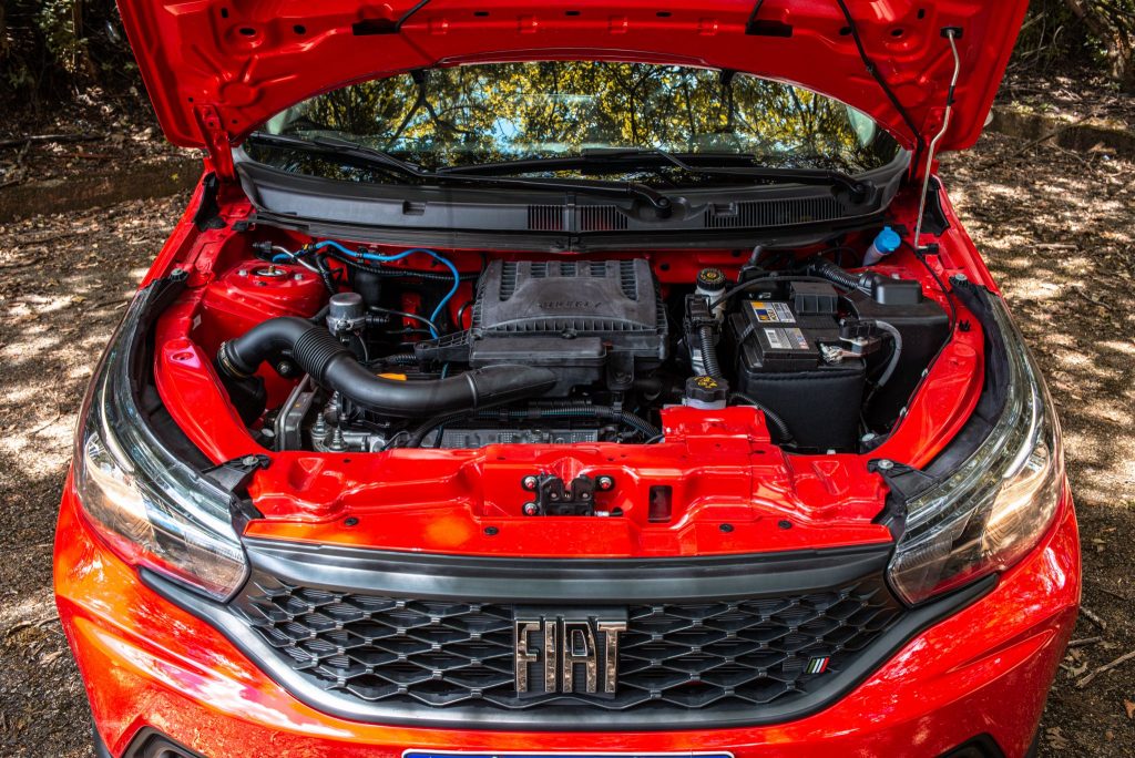 Motor do Fiat Argo automático 2023 vermelho..