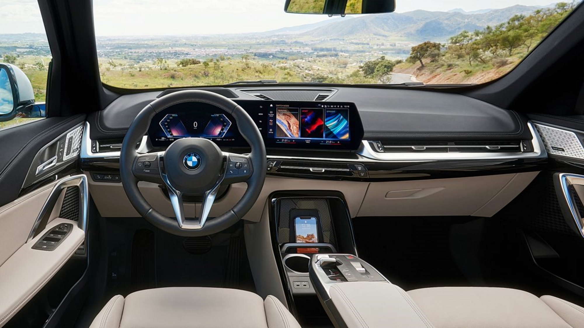 bmw x1 modelo 2023 interior painel bancos estatico na estrada