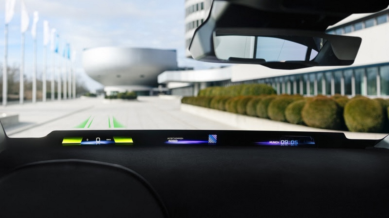 BMW anuncia novo Head-up Display panorâmico para 2025