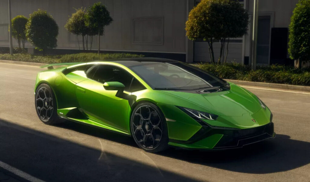 Lamborghini Huracán verde vista de lado, para a matéria dos carrões dos jogadores de futebol.