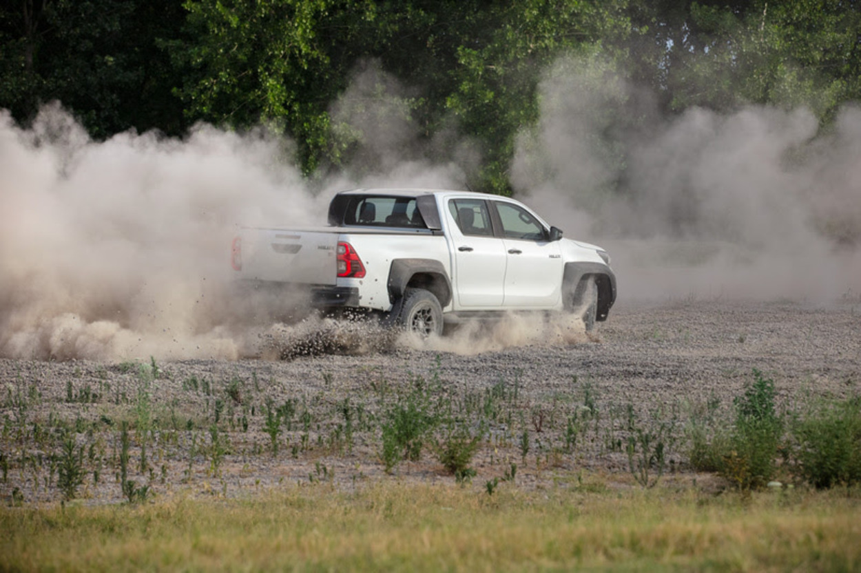 Para-lamas da Hilux GR-Sport 2023 integram-se ao para-choque