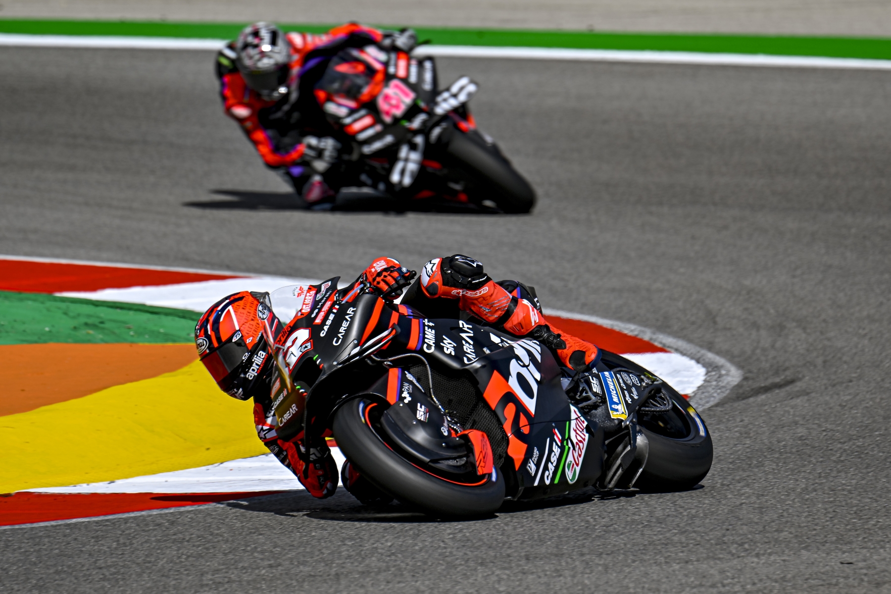 motogp motos aprilia com pilotos maverick vinales e aleis espargaro