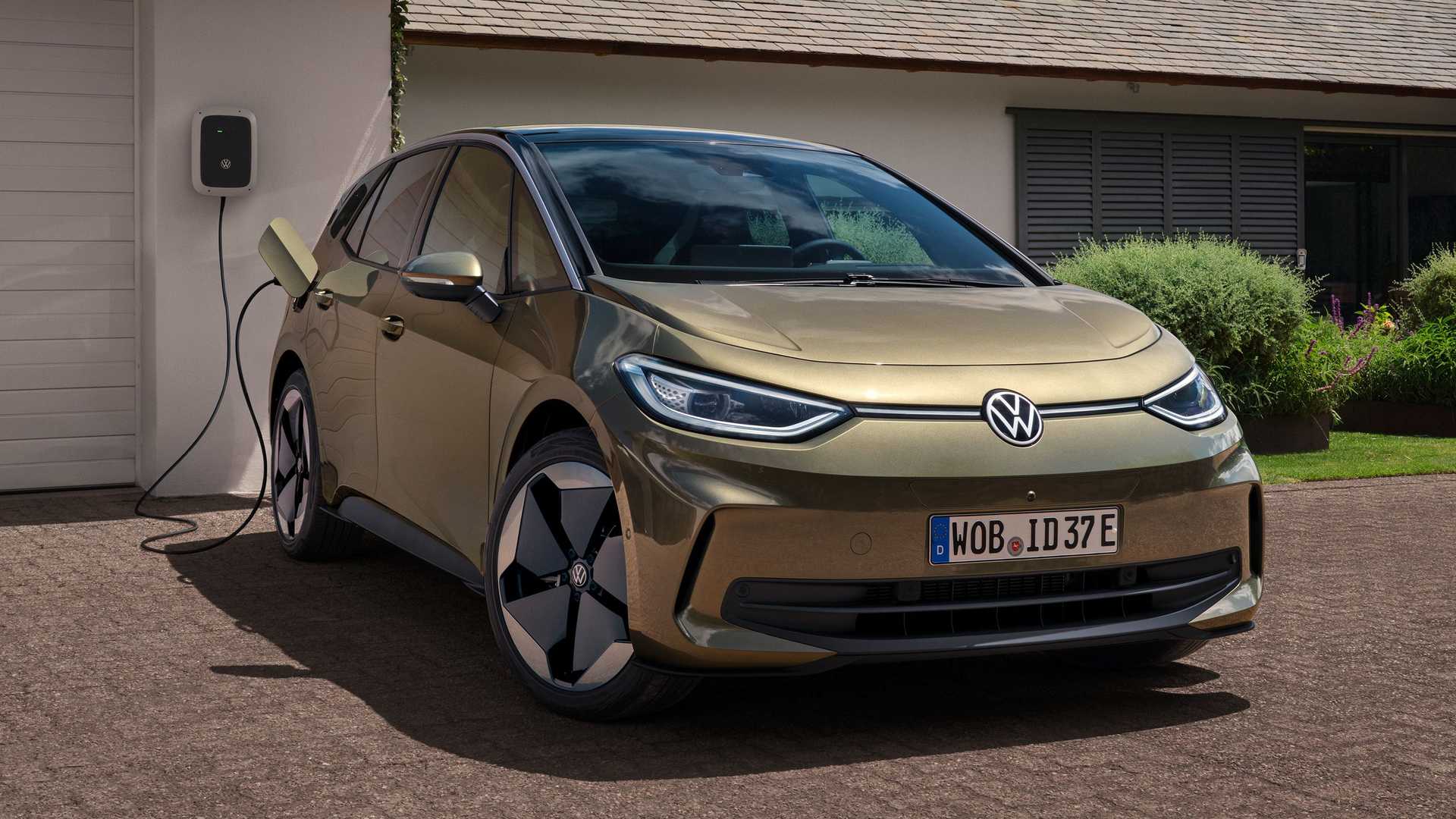 O Volkswagen ID.3 está sobrando no pátio da montadora na Alemanha, por baixa demanda