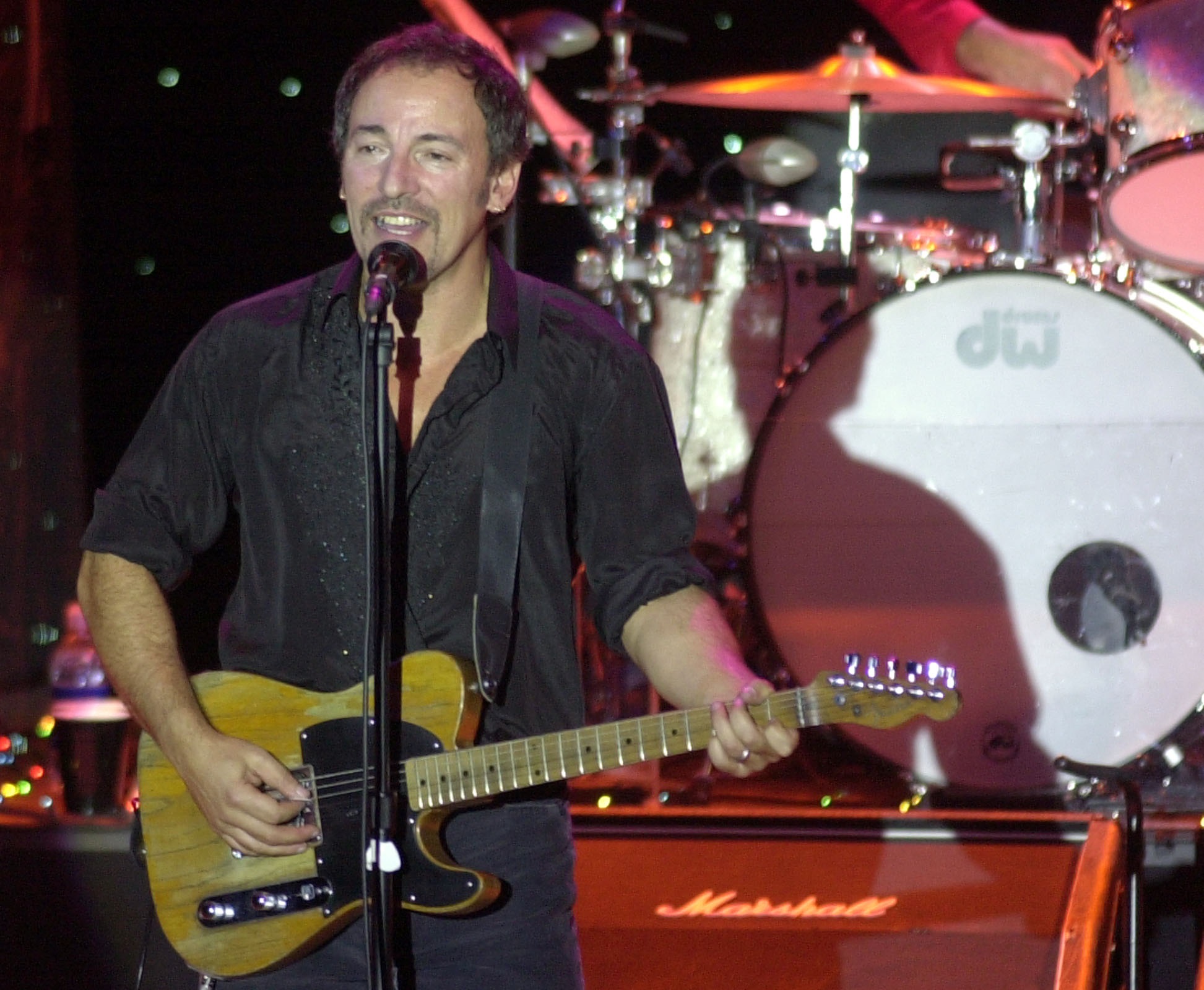 Bruce Springsteen canta no Convention Hall em Asbury Park, EUA