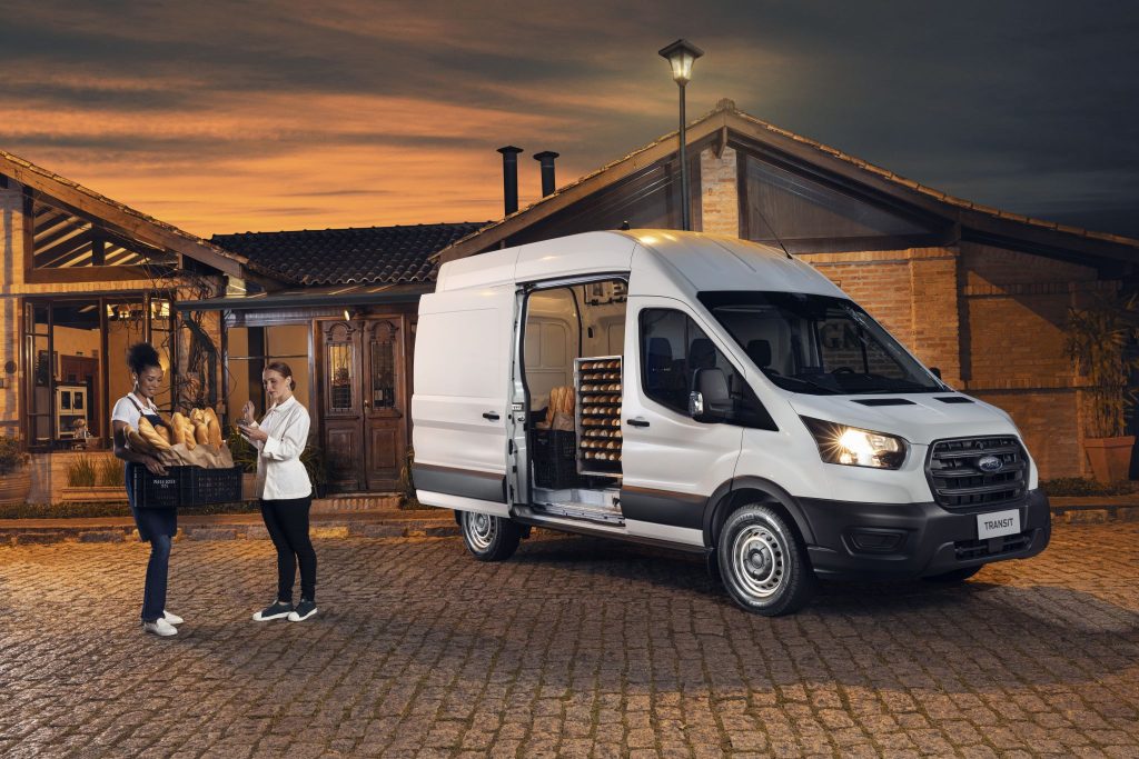 Ford Transit furgão; para matéria sobre o Ford Pro.