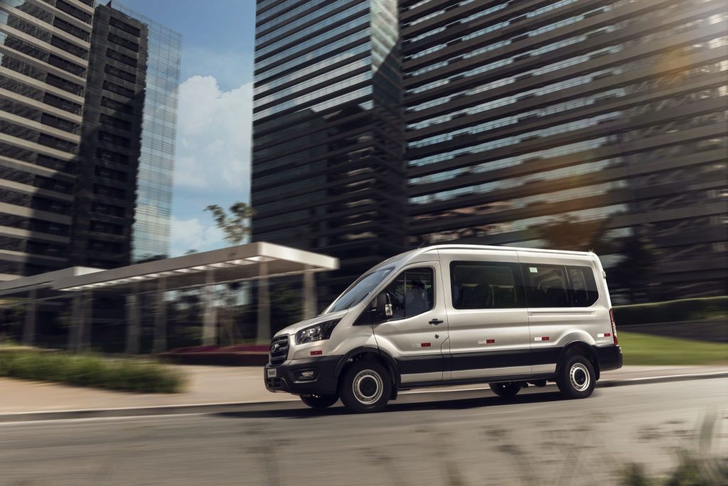 Ford Transit  Minibus; para matéria sobre o Ford Pro.