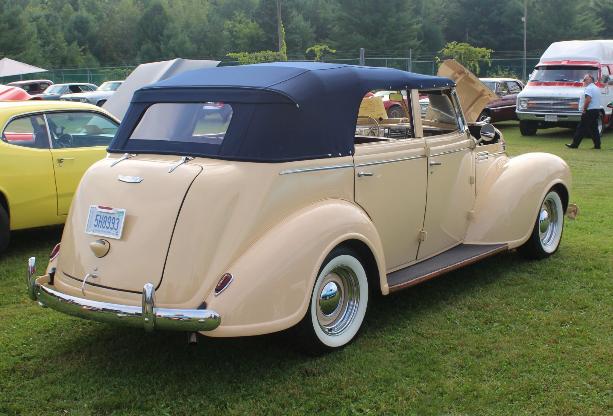 Dodge 1939 Sedan Conversivel de traseira: este foi o primeiro carro de Silvio Santos.