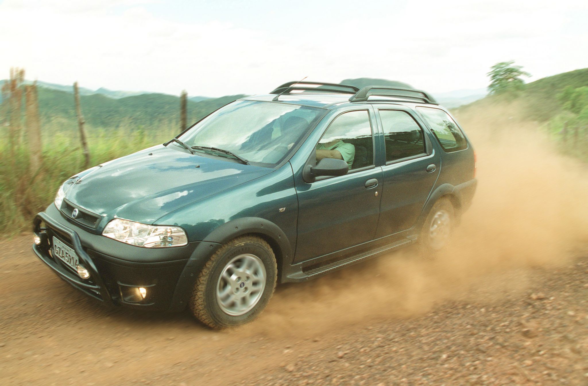 Fiat Palio Weekend 2003; para matérias de carro usado com preço de moto. 