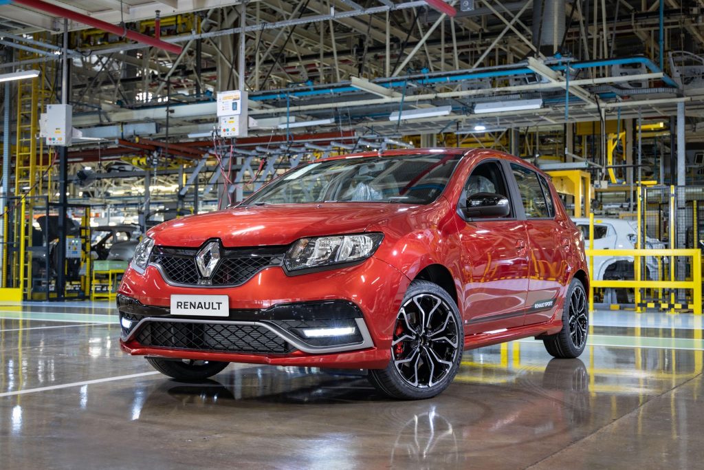 Renault Sandero RS Finale vermelho de frente.