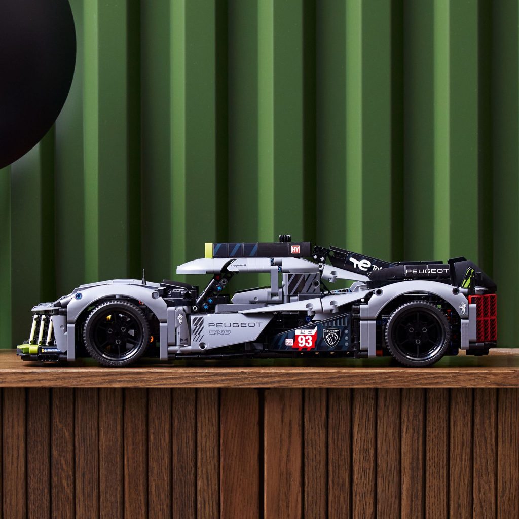 Peugeot Hypercar 9x8 de Lego; lateral. 